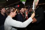 Schiphol  19 mei 2019
Vele fans wachten Duncan Laurence op nadat hij op schiphol is geland . De avond ervoor heeft hij het songfestival gewonnen in israel