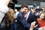 Schiphol  19 mei 2019
Vele fans wachten Duncan Laurence op nadat hij op schiphol is geland . De avond ervoor heeft hij het songfestival gewonnen in israel