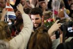 Schiphol  19 mei 2019
Vele fans wachten Duncan Laurence op nadat hij op schiphol is geland . De avond ervoor heeft hij het songfestival gewonnen in israel