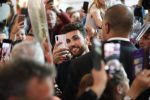 Schiphol  19 mei 2019
Vele fans wachten Duncan Laurence op nadat hij op schiphol is geland . De avond ervoor heeft hij het songfestival gewonnen in israel