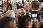 Schiphol  19 mei 2019
Vele fans wachten Duncan Laurence op nadat hij op schiphol is geland . De avond ervoor heeft hij het songfestival gewonnen in israel