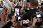 Schiphol  19 mei 2019
Vele fans wachten Duncan Laurence op nadat hij op schiphol is geland . De avond ervoor heeft hij het songfestival gewonnen in israel