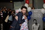 Schiphol  19 mei 2019
Vele fans wachten Duncan Laurence op nadat hij op schiphol is geland . De avond ervoor heeft hij het songfestival gewonnen in israel. Duncan met zijn oma