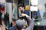 Amsterdam 19 mei 2019
Duncan laurence en zijn vriend Gerco Derksen  komen met bus aan bij westergasfabriek voor programma Jeroen Pauw.