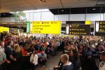Schiphol  19 mei 2019
Vele fans wachten Duncan Laurence op nadat hij op schiphol is geland . De avond ervoor heeft hij het songfestival gewonnen in israel