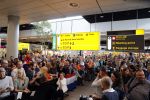 Schiphol  19 mei 2019
Vele fans wachten Duncan Laurence op nadat hij op schiphol is geland . De avond ervoor heeft hij het songfestival gewonnen in israel
