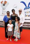 Amsterdam 2 juni 2019
Premiere huisdiergeheimen 2 in pathe arena. Edsilia Rombley met haar man Tjeerd Oosterhuis hun dochters en haar moeder
