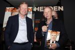 Amsterdam 29 mei 2019
10 jaar magazine Helden geporesnteerd bij Gassan Diamonds.
Frits en Barbara Barend praten met inge de Bruijn Ronald Koeman en Giovanni Bronkhorst.