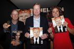Amsterdam 29 mei 2019
10 jaar magazine Helden geporesnteerd bij Gassan Diamonds.
Frits en Barbara Barend praten met inge de Bruijn Ronald Koeman en Giovanni Bronkhorst.