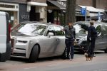 Amsterdam 25 mei 2019
Gerard Spong met partner en hun hondje op de beethovenstraat. Ze rijden in hun Rolls Royce.