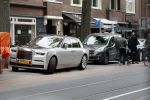 Amsterdam 25 mei 2019
Gerard Spong met partner en hun hondje op de beethovenstraat. Ze rijden in hun Rolls Royce.