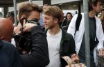 Schiphol  19 mei 2019
Vele fans wachten Duncan Laurence op nadat hij op schiphol is geland . De avond ervoor heeft hij het songfestival gewonnen in israel