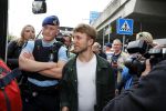 Schiphol  19 mei 2019
Vele fans wachten Duncan Laurence op nadat hij op schiphol is geland . De avond ervoor heeft hij het songfestival gewonnen in israel