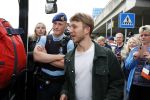 Schiphol  19 mei 2019
Vele fans wachten Duncan Laurence op nadat hij op schiphol is geland . De avond ervoor heeft hij het songfestival gewonnen in israel