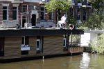 Amsterdam 22 mei 2019
Hans v d Togt is zijn woonark / woonboot compleet aan het verbouwen.