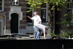 Amsterdam 22 mei 2019
Hans v d Togt is zijn woonark / woonboot compleet aan het verbouwen.