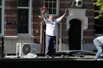 Amsterdam 22 mei 2019
Hans v d Togt is zijn woonark / woonboot compleet aan het verbouwen.