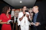 Amsterdam 29 mei 2019
10 jaar magazine Helden geporesnteerd bij Gassan Diamonds.
Frits en Barbara Barend praten met inge de Bruijn Ronald Koeman en Giovanni Bronkhorst.
