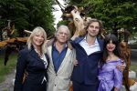 Amsterdam 17 mei 2019
Opening Art Zuid door Jan des Bouvrie. De zoon van Jan Cremer , ivan Cremer had ook een heel mooi kunstwerk gemaakt. jan kwam met zijn vrouw Babette