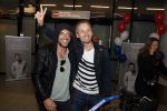 Schiphol  19 mei 2019
Vele fans wachten Duncan Laurence op nadat hij op schiphol is geland . De avond ervoor heeft hij het songfestival gewonnen in israel. Jaap Hilhorst en Koos v Plateringen