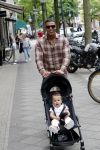 Amsterdam 4 juni 2019
Jalal Oba met zijn dochter op de cornelis schuytstraat