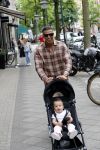Amsterdam 4 juni 2019
Jalal Oba met zijn dochter op de cornelis schuytstraat