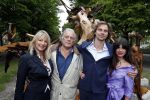 Amsterdam 17 mei 2019
Opening Art Zuid door Jan des Bouvrie. De zoon van Jan Cremer , ivan Cremer had ook een heel mooi kunstwerk gemaakt. jan kwam met zijn vrouw Babette