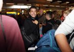 Schiphol  19 mei 2019
Vele fans wachten Duncan Laurence op nadat hij op schiphol is geland . De avond ervoor heeft hij het songfestival gewonnen in israel. Jan Smit met ome Cor