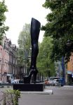 Amsterdam 20 mei 2019
Kunstenaar Judith Wiersema haar kunstwerk het been staat op de cornelis schuytstraat.