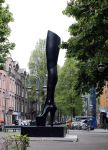 Amsterdam 20 mei 2019
Kunstenaar Judith Wiersema haar kunstwerk het been staat op de cornelis schuytstraat.