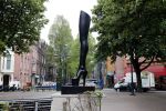 Amsterdam 20 mei 2019
Kunstenaar Judith Wiersema haar kunstwerk het been staat op de cornelis schuytstraat.