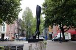 Amsterdam 20 mei 2019
Kunstenaar Judith Wiersema haar kunstwerk het been staat op de cornelis schuytstraat.