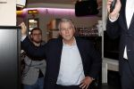 Volendam 22 mei 2019
Boekpresentatie Keje Molenaar bij dine en wine op de dijk in Volendam. Jan Smit presenteert het.
Matthijs de Ligt is er met zijn vriendin Annekee Molenaar