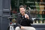 Amsterdam 27 mei 2019
Leco v Zadelhoff drinkt verse shake.