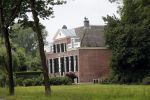 Maarssen Amsterdam 5 juni 2019
Crematie Martine Bijl op zorgvlied in Amsterdam. Er worden bloemen gebracht bij het huis van Martine en Berend Boudewijn.