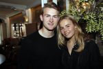 Volendam 22 mei 2019
Boekpresentatie Keje Molenaar bij dine en wine op de dijk in Volendam. Jan Smit presenteert het.
Matthijs de Ligt is er met zijn vriendin Annekee Molenaar
