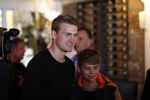 Volendam 22 mei 2019
Boekpresentatie Keje Molenaar bij dine en wine op de dijk in Volendam. Jan Smit presenteert het.
Matthijs de Ligt is er met zijn vriendin Annekee Molenaar