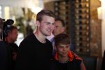 Volendam 22 mei 2019
Boekpresentatie Keje Molenaar bij dine en wine op de dijk in Volendam. Jan Smit presenteert het.
Matthijs de Ligt is er met zijn vriendin Annekee Molenaar