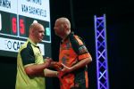 Zwolle 26 mei 2019
Raymond v Barneveld VS Michael v Gerwen op the dutch masters.
Michael zijn vrouw Daphne v Gerwen en Raymond zijn nieuwe vriendin Julia zijn ook aanwezig alsmede de manager van raymond , Jerry v Vianen