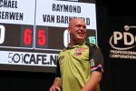 Zwolle 26 mei 2019
Raymond v Barneveld VS Michael v Gerwen op the dutch masters.
Michael zijn vrouw Daphne v Gerwen en Raymond zijn nieuwe vriendin Julia zijn ook aanwezig alsmede de manager van raymond , Jerry v Vianen