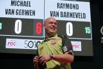 Zwolle 26 mei 2019
Raymond v Barneveld VS Michael v Gerwen op the dutch masters.
Michael zijn vrouw Daphne v Gerwen en Raymond zijn nieuwe vriendin Julia zijn ook aanwezig alsmede de manager van raymond , Jerry v Vianen