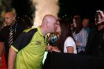 Zwolle 26 mei 2019
Raymond v Barneveld VS Michael v Gerwen op the dutch masters.
Michael zijn vrouw Daphne v Gerwen en Raymond zijn nieuwe vriendin Julia zijn ook aanwezig alsmede de manager van raymond , Jerry v Vianen