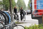 Amsterdam 25 mei 2019
Nada v Nie met haar man op de fiets in Amsterdam