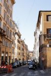 Rome mei 2019
Prinses Christina woont tegenwoordig in een appartement/penthouse in Rome.
Er zitten verschillende leuke winkeltjes in de buurt. Ook het collosseum ligt bij haar om de hoek.