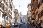 Rome mei 2019
Prinses Christina woont tegenwoordig in een appartement/penthouse in Rome.
Er zitten verschillende leuke winkeltjes in de buurt. Ook het collosseum ligt bij haar om de hoek.