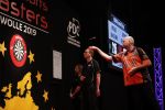 Zwolle 26 mei 2019
Raymond v Barneveld VS Michael v Gerwen op the dutch masters.
Michael zijn vrouw Daphne v Gerwen en Raymond zijn nieuwe vriendin Julia zijn ook aanwezig alsmede de manager van raymond , Jerry v Vianen