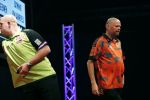 Zwolle 26 mei 2019
Raymond v Barneveld VS Michael v Gerwen op the dutch masters.
Michael zijn vrouw Daphne v Gerwen en Raymond zijn nieuwe vriendin Julia zijn ook aanwezig alsmede de manager van raymond , Jerry v Vianen