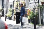 Amsterdam 24 mei 2019
Gigi Ravelli en haar vriend Roger Hodenius bij hun huis.