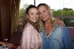 Amsterdam 28 mei 2019
Presentatie boek Rose Bertram bij mama Kelly in het Olympisch stadion. Rose met de moeder van Gregory v d Wiel