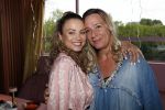 Amsterdam 28 mei 2019
Presentatie boek Rose Bertram bij mama Kelly in het Olympisch stadion. Rose met de moeder van Gregory v d Wiel